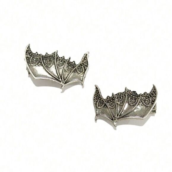 Vintage inspired Gothic pair Batwing Hair Clips, Antique Silver Tone, engraved - Picture 2 of 3